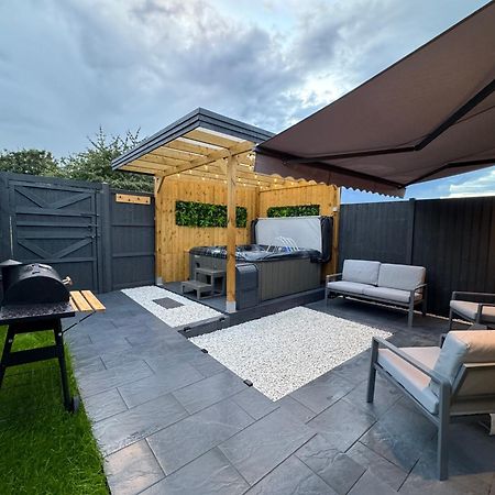 Wild & Free Hot Tub Retreat Appartement Dartford Buitenkant foto