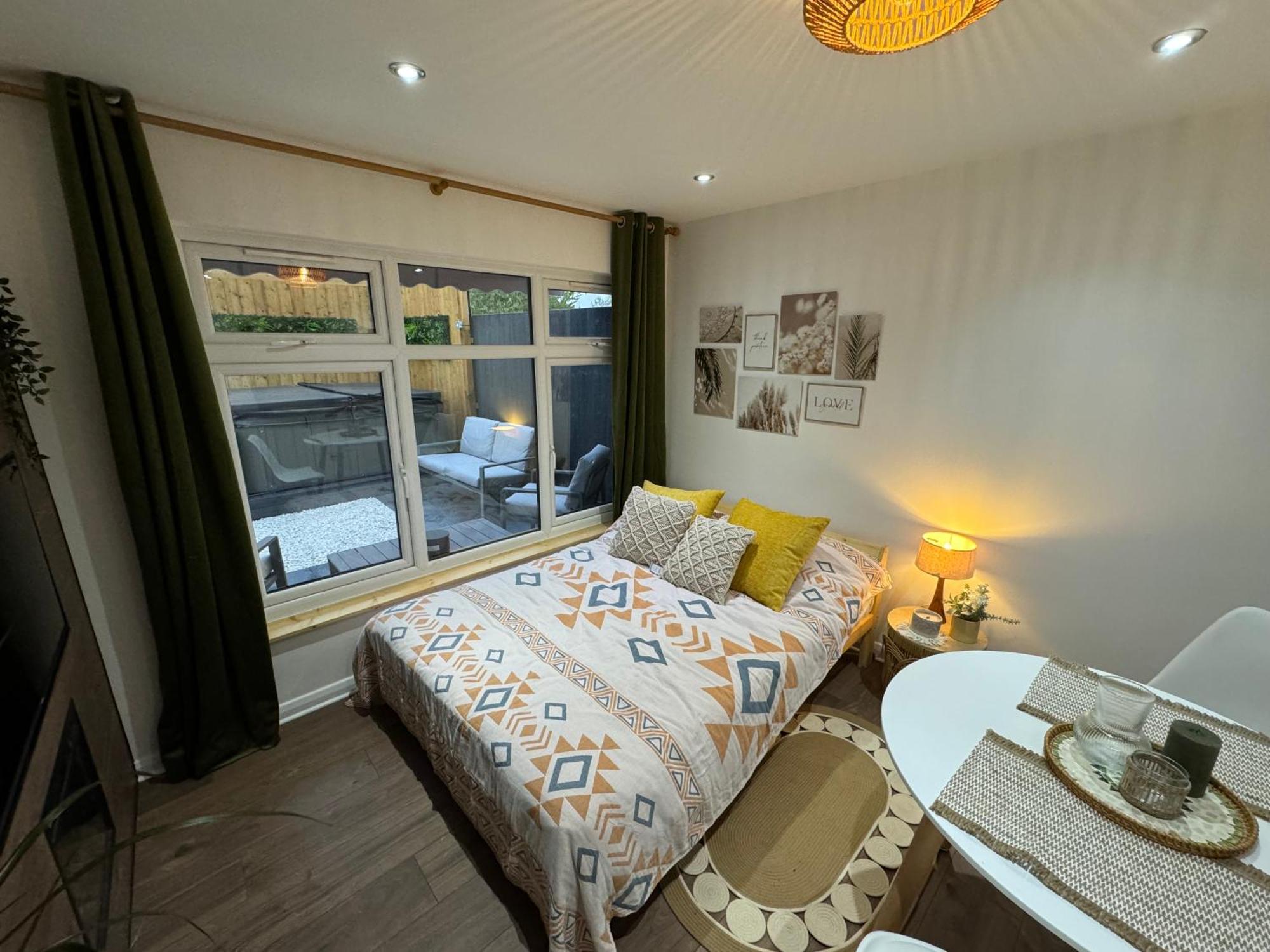Wild & Free Hot Tub Retreat Appartement Dartford Buitenkant foto