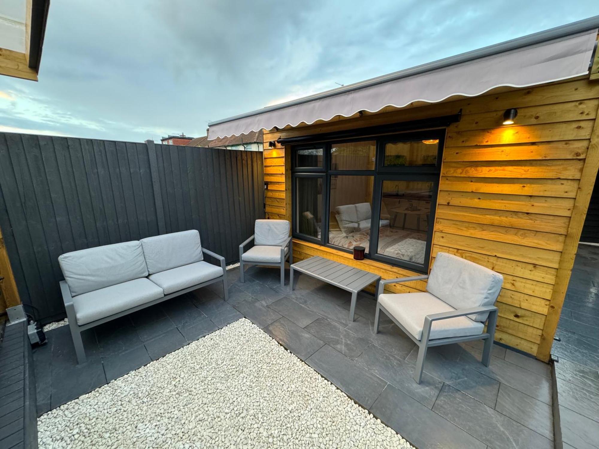 Wild & Free Hot Tub Retreat Appartement Dartford Buitenkant foto