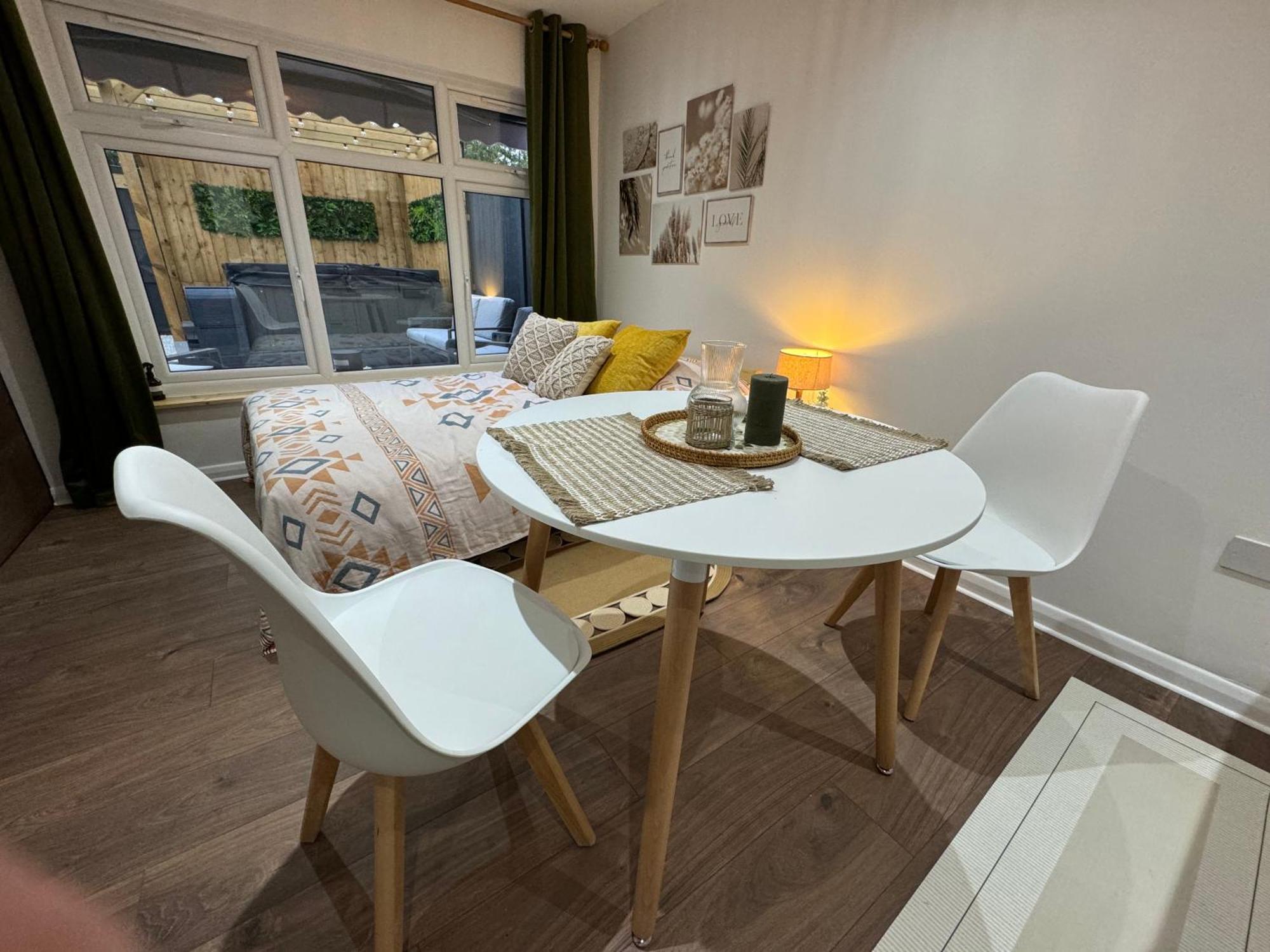 Wild & Free Hot Tub Retreat Appartement Dartford Buitenkant foto
