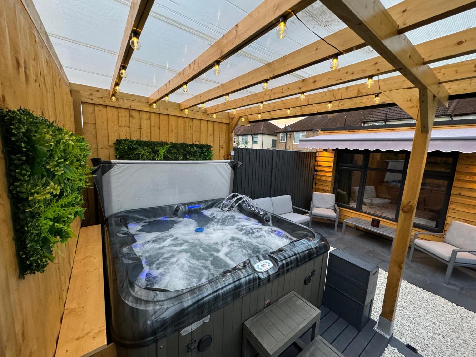 Wild & Free Hot Tub Retreat Appartement Dartford Buitenkant foto